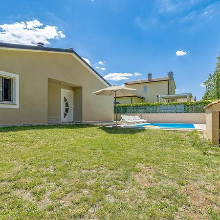 Holiday House Mir Kanfanar Exterior foto