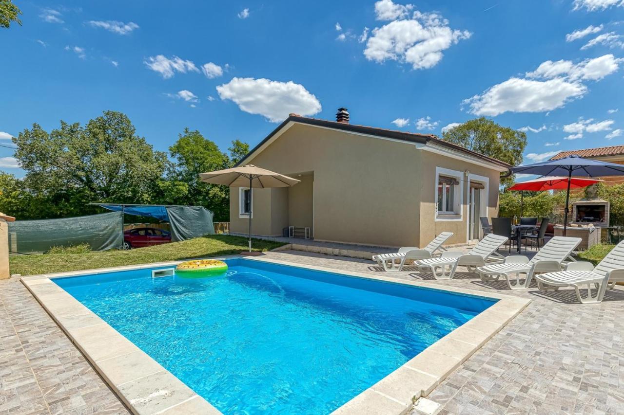 Holiday House Mir Kanfanar Exterior foto