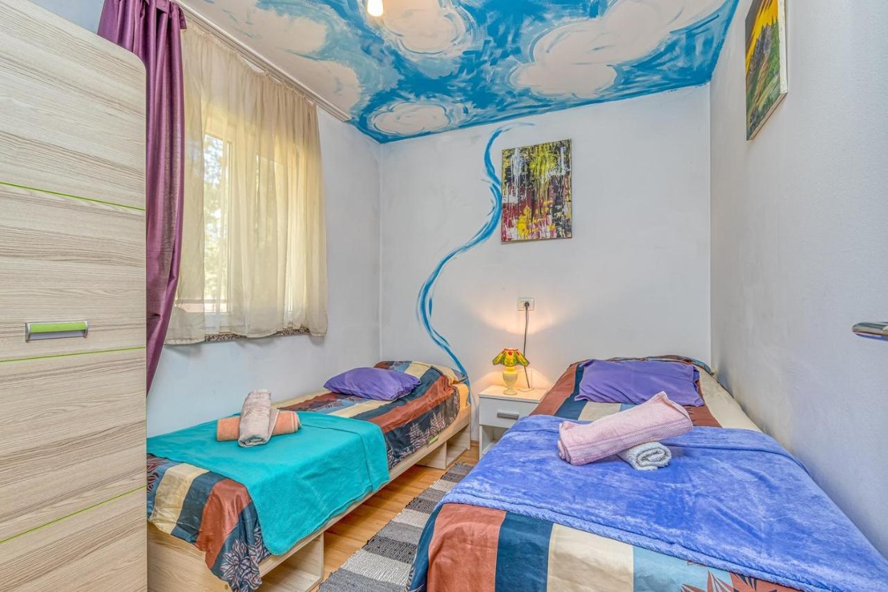 Holiday House Mir Kanfanar Exterior foto