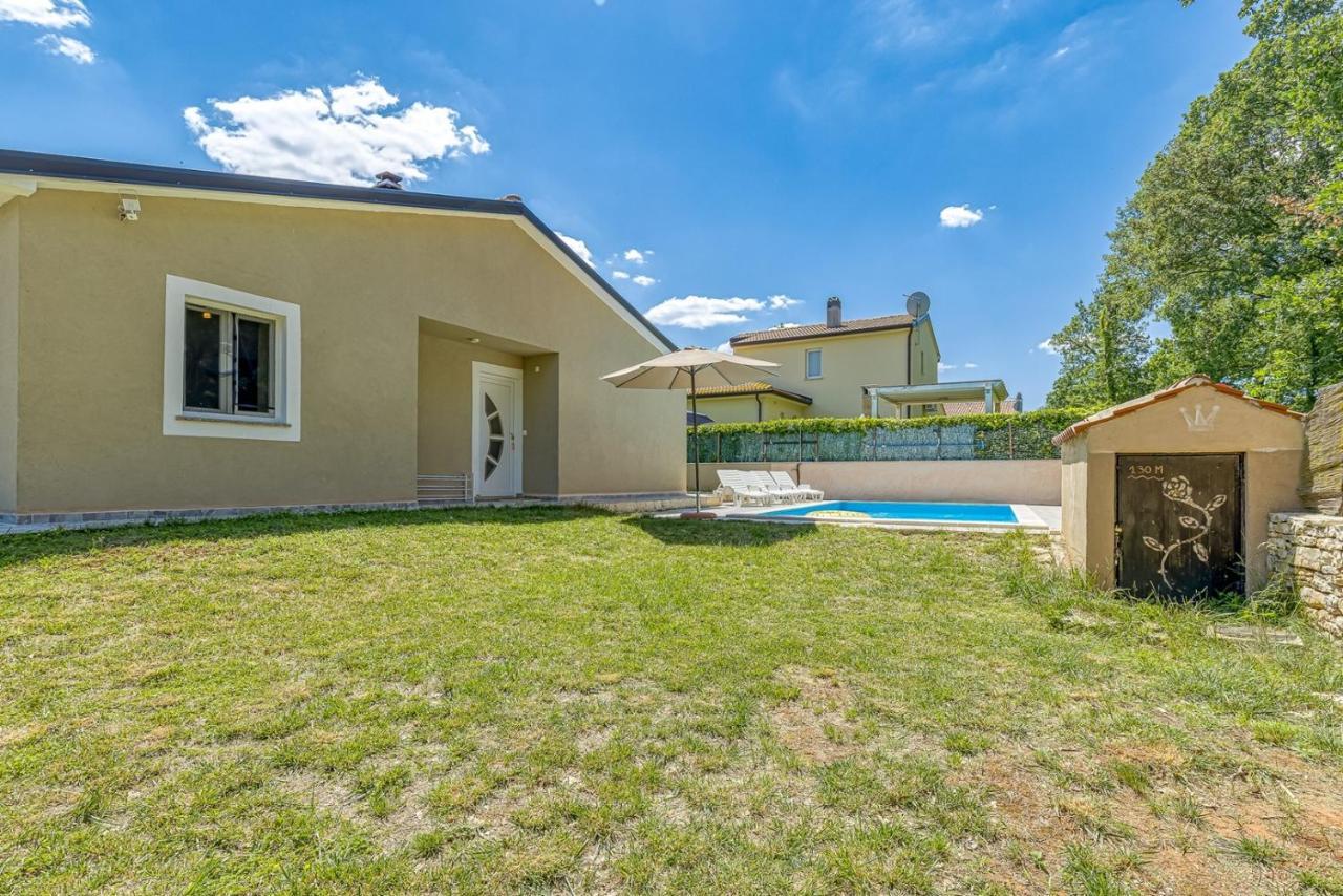 Holiday House Mir Kanfanar Exterior foto